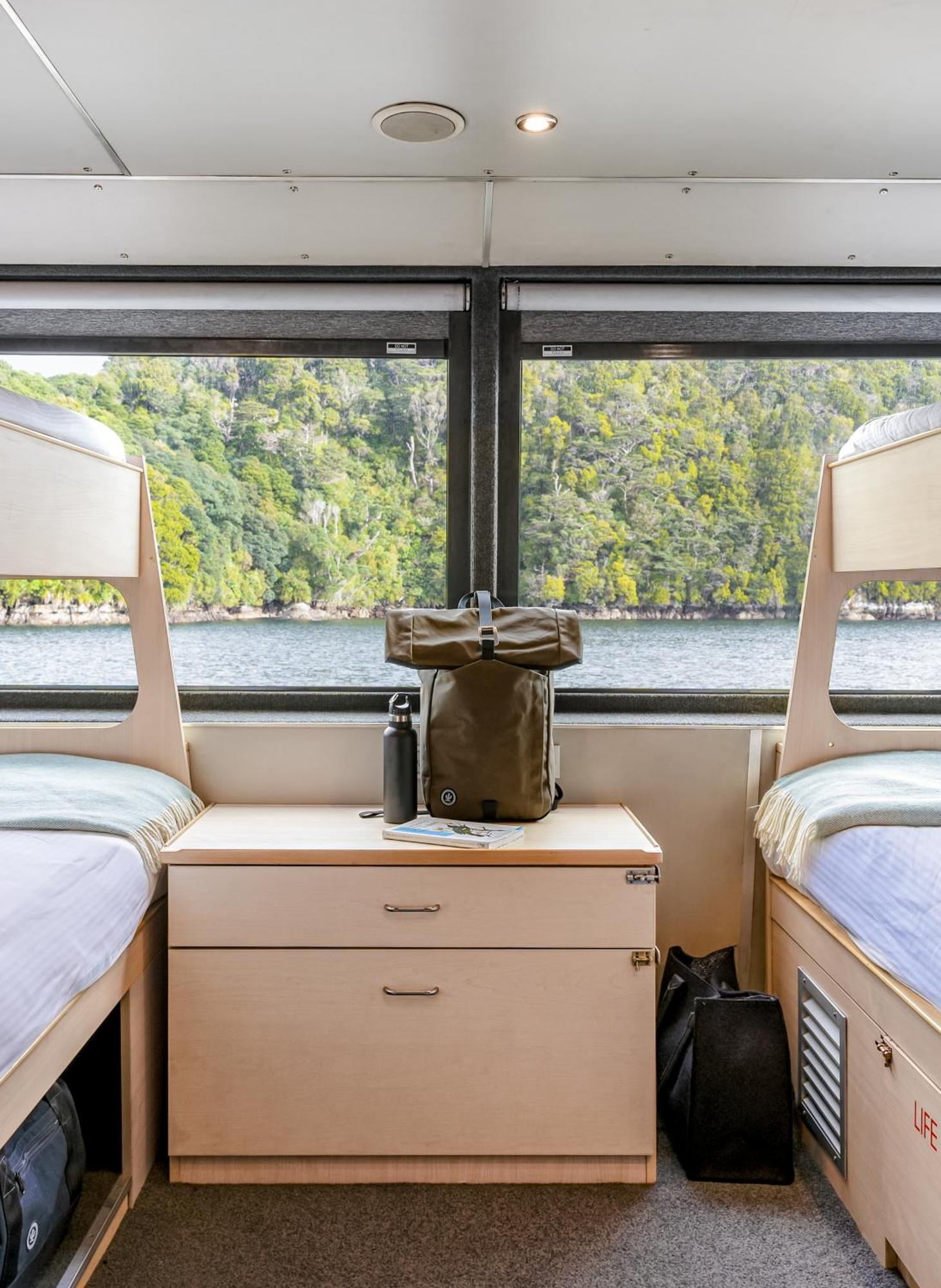 Milford Sound Overnight Cruise - Fiordland Discovery Luaran gambar