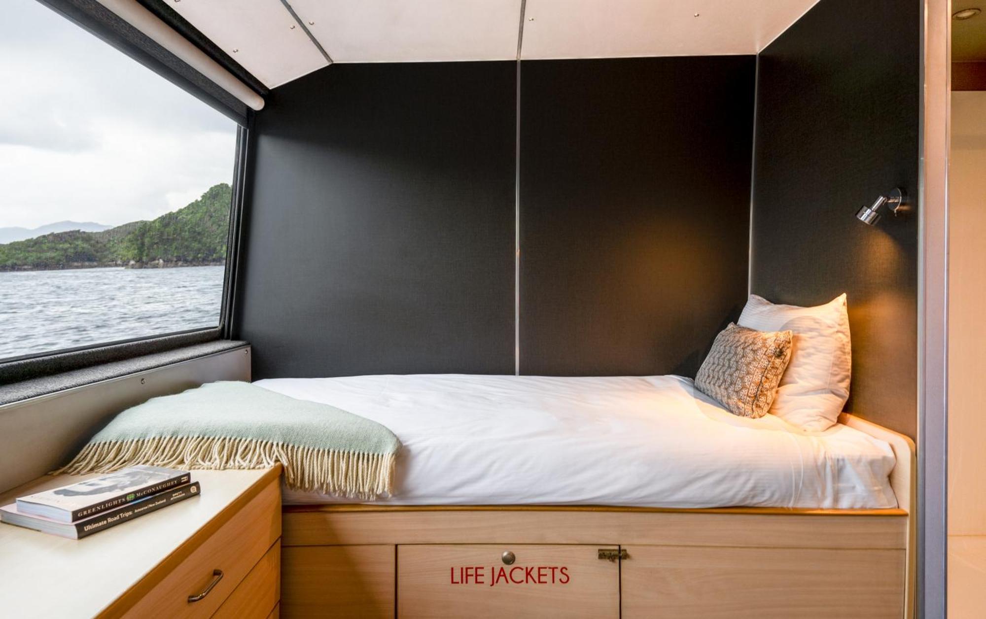 Milford Sound Overnight Cruise - Fiordland Discovery Luaran gambar
