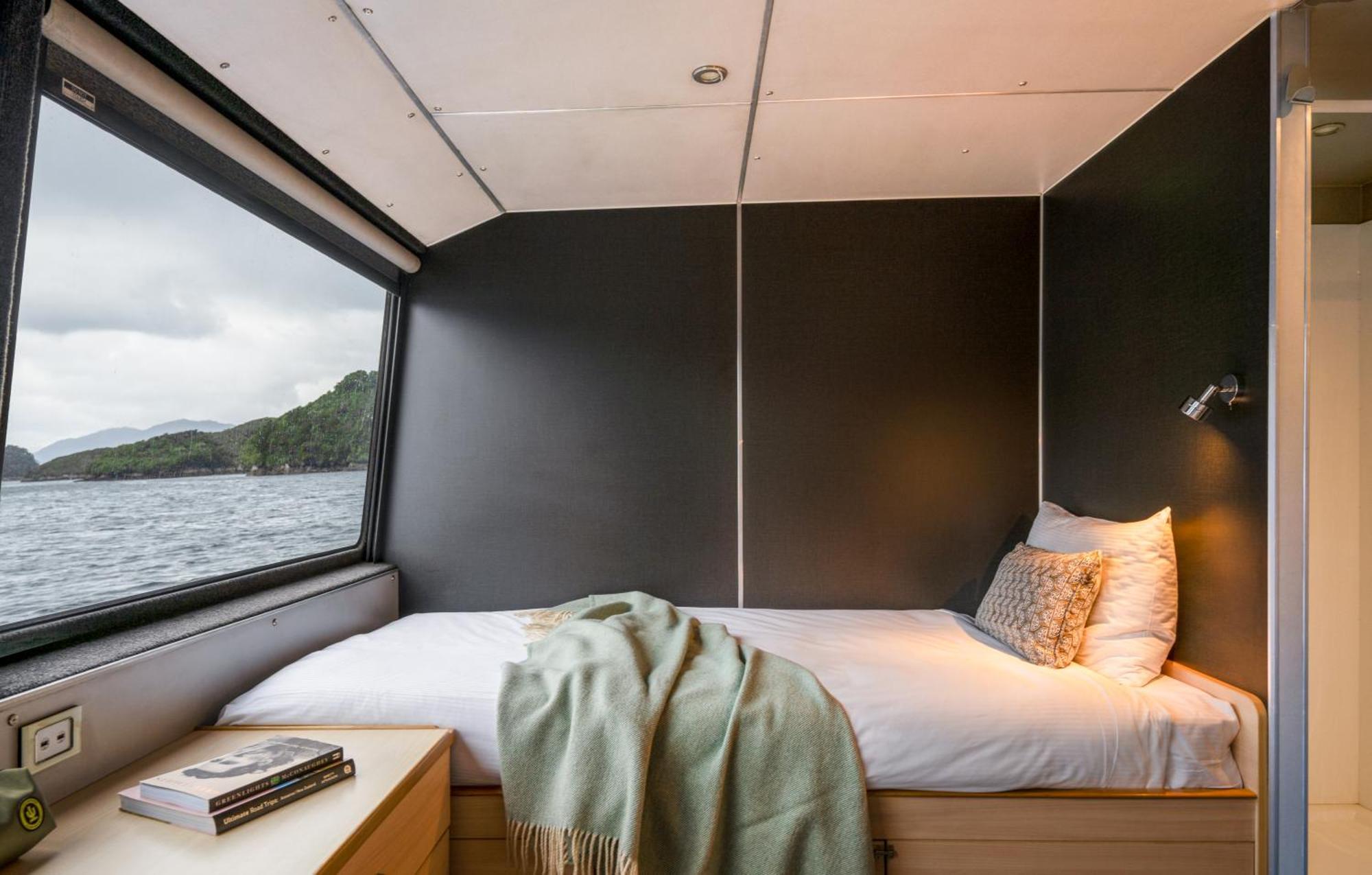 Milford Sound Overnight Cruise - Fiordland Discovery Luaran gambar