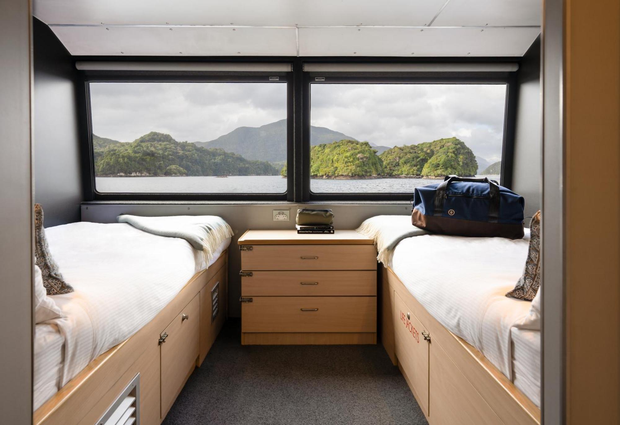Milford Sound Overnight Cruise - Fiordland Discovery Luaran gambar