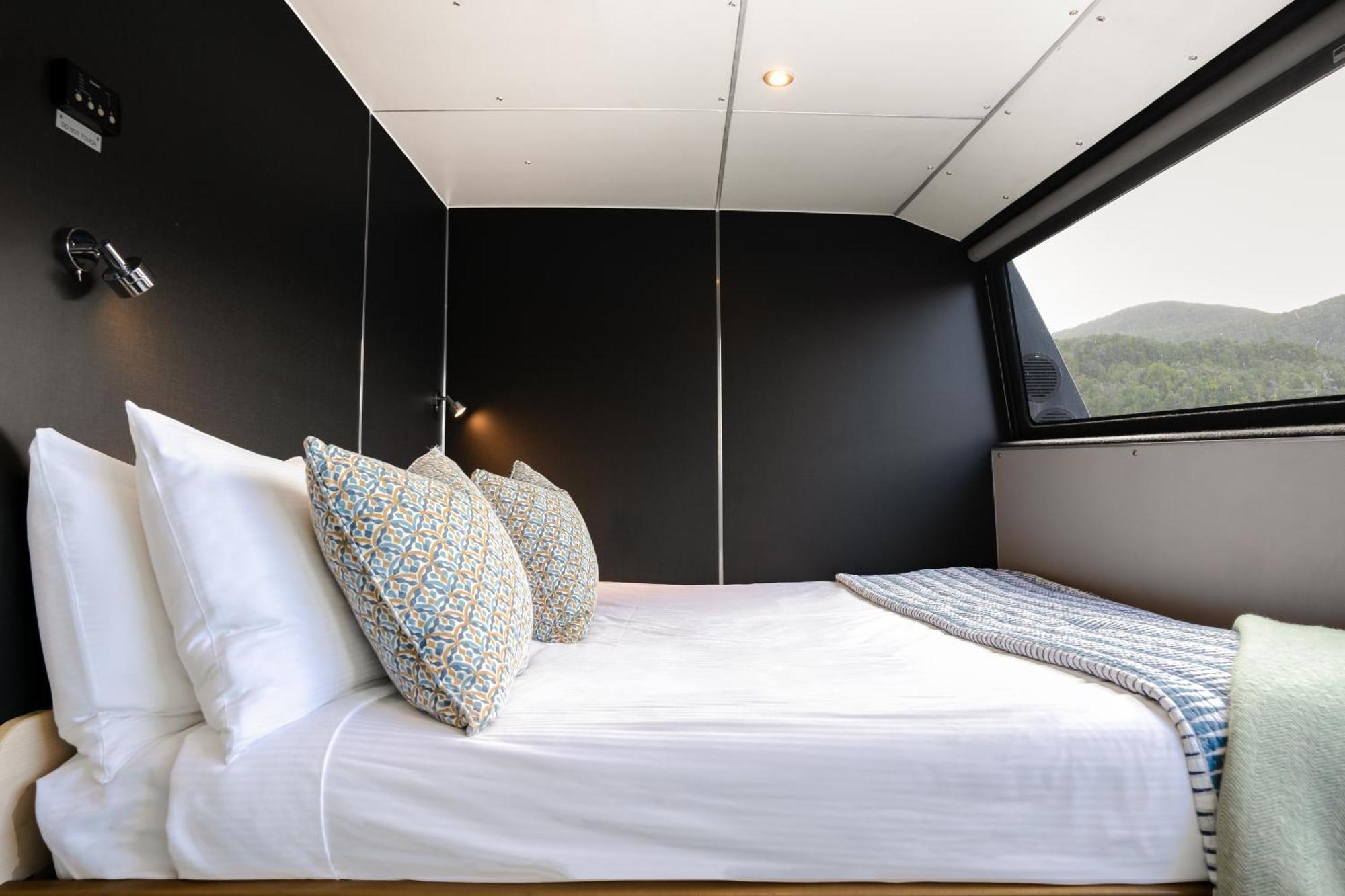 Milford Sound Overnight Cruise - Fiordland Discovery Luaran gambar