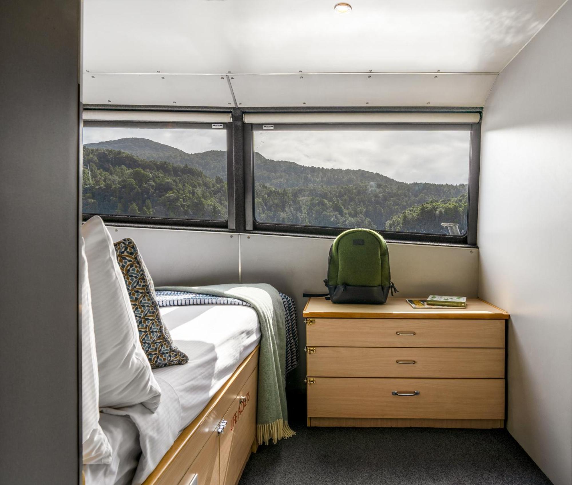 Milford Sound Overnight Cruise - Fiordland Discovery Luaran gambar