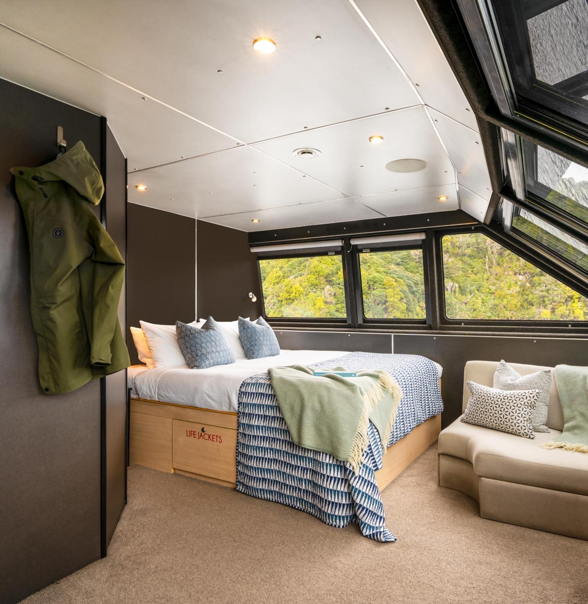 Milford Sound Overnight Cruise - Fiordland Discovery Luaran gambar