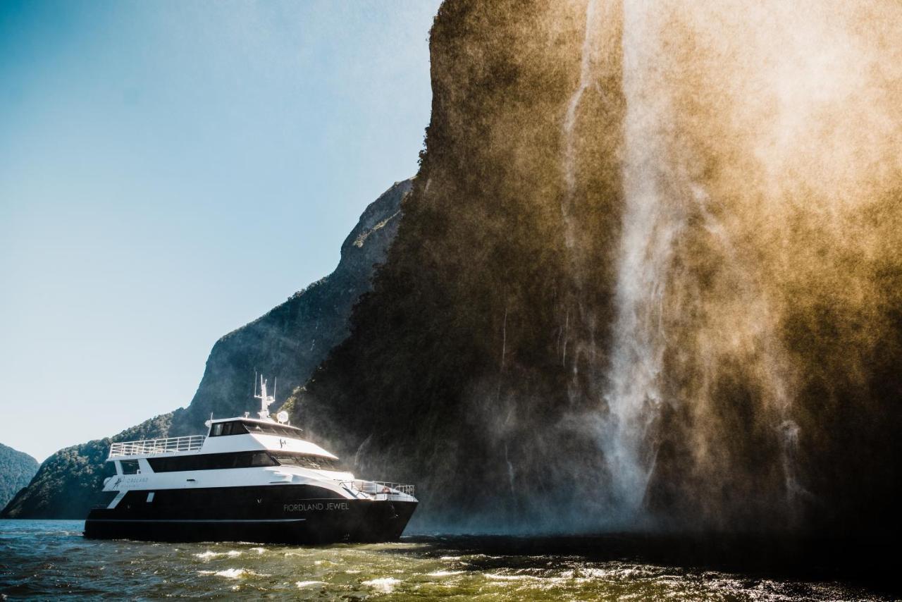 Milford Sound Overnight Cruise - Fiordland Discovery Luaran gambar
